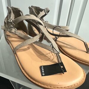 Torrid T-Strap Buckle Sandal Wide Width Tan Women's Sz 6.5